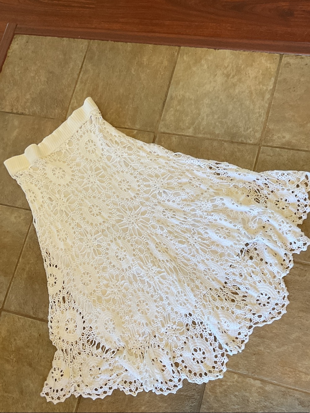 Laundry By Shelli Segal White Crochet Circle Skirt with liner. Size large